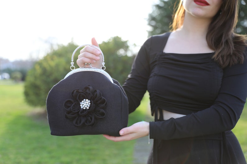 Black Flower Design, Hand Purse , Wrist Purse Prom Purse, Night Out, Evening Purse, Handmade , Hemp Purse, Night Purse, Wedding Purse zdjęcie 4