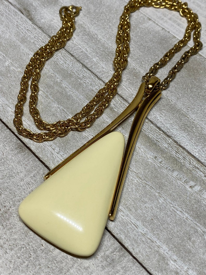 Vintage Crown Trifari Pendant Necklace 