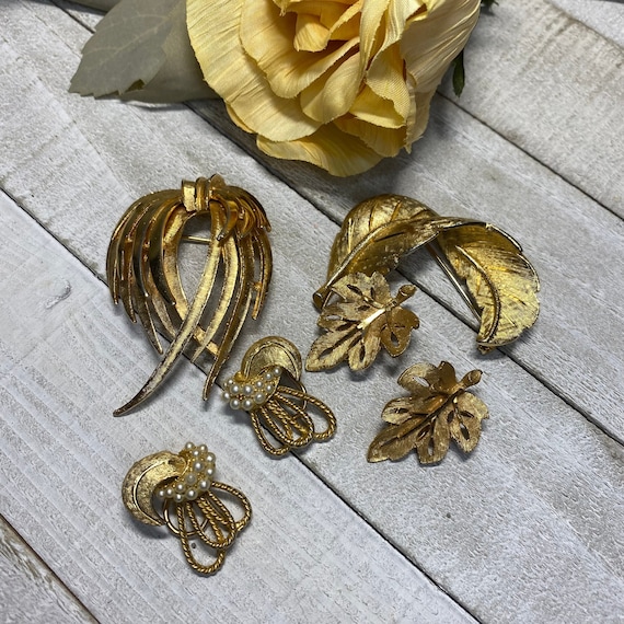 Vintage BSK 4 Piece Lot Instant Collection Brooch 
