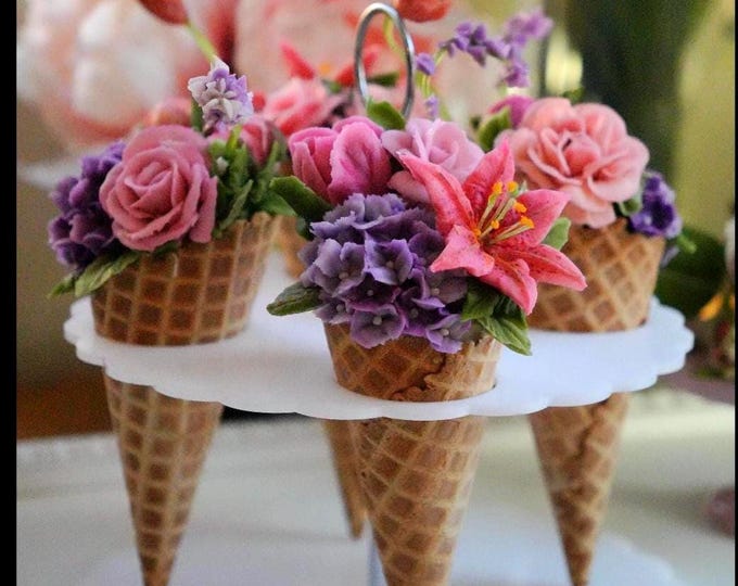 Acrylic Ice Cream Cone Stand with Handle: Party & Wedding Display