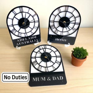 Reloj de esqueleto arqueado personalizado con zona horaria: colores acrílicos y maderas personalizados