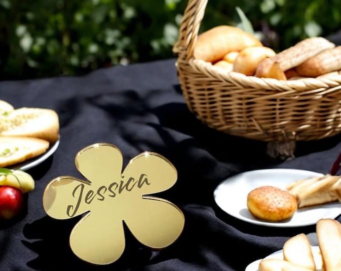 Mirrored Acrylic Daisy Coasters: Engraved Flower Place Setting