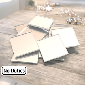 Puede incluir: Un montón de baldosas cuadradas espejadas con una superficie reflectante. Las baldosas están apiladas sobre una superficie de madera envejecida. El texto "No Duties" está en un cuadro blanco en la esquina inferior izquierda.