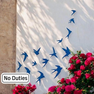 Collage de pared de jardín con catorce pájaros, diseño personalizado, tamaños, formas y colores.