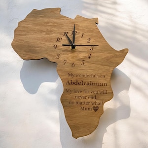 Horloges en bois en forme de pays d'Afrique ou de n'importe quelle carte - mouvement de balayage silencieux, couleurs de finition du bois personnalisées, formes et tailles sur mesure