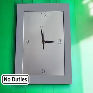 カスタムカラーフレームのミラー付き長方形時計 - サイレントスイープムーブメント。特注サイズと彫刻