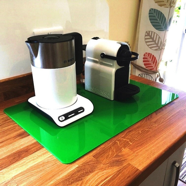Round Kitchen Worktop Savers in Bright Green Gloss Finish Acrylic 3mm Round Kitchen Worktop Savers in Bright Green Gloss Finish Acrylic 3mm