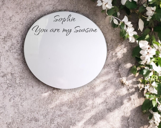 Round Garden Mirror: Custom Engraved Acrylic Outdoor Decor (Up to 40cm)