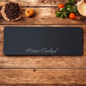 Camino de mesa acrílico personalizado: grabado, acabado mate o brillante