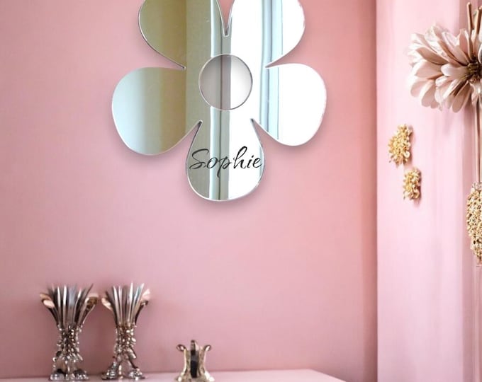 Daisy Acrylic Mirror: Custom Colors & Sizes, Indoor/Outdoor Decor