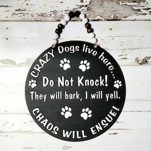 Archivos SVG, Perros Locos Viven Aquí, SVG, No Golpear, Sobrevendrá el Caos, Un Perro Loco Vive Aquí, Cuidado con el Signo del Perro, Glowforge Listo, Digital