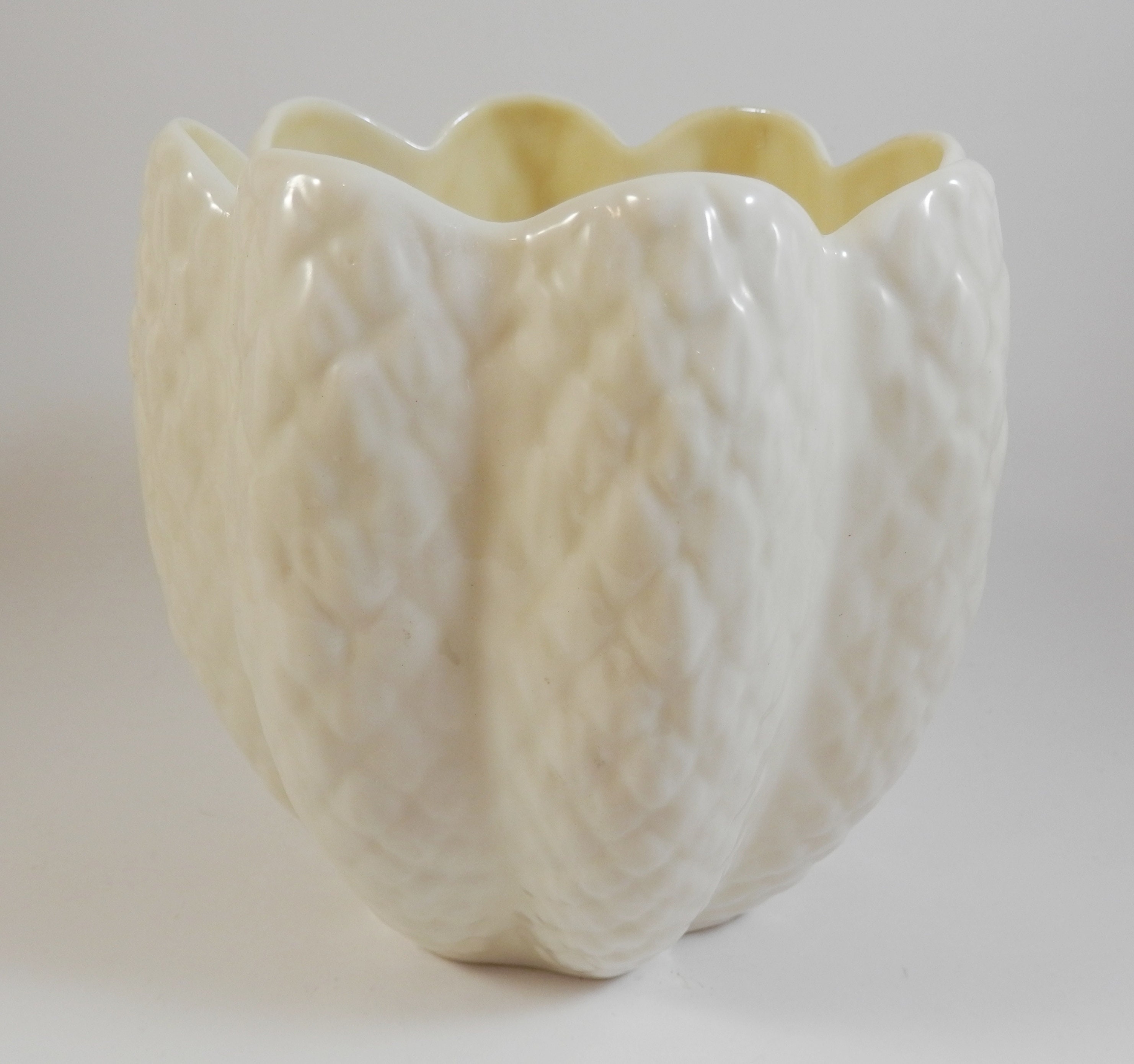 Belleek  ベリーク　　一輪挿し Belleek Pottery Ltd. Furniture - 12 For Sale at 1stDibs