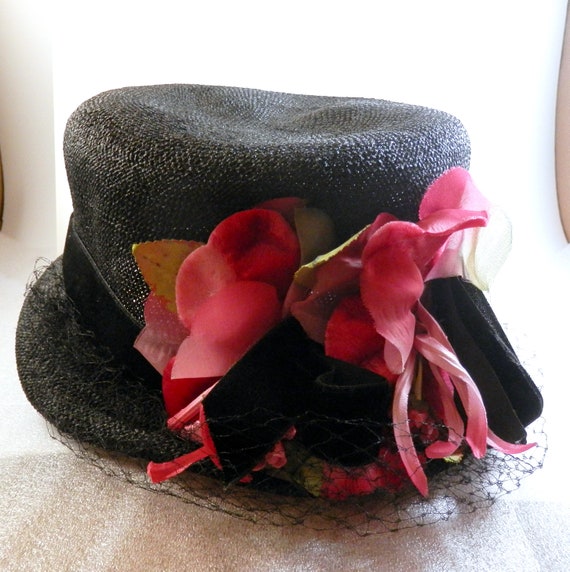 Beautiful Vintage Black Straw Cloche Hat with Net… - image 4