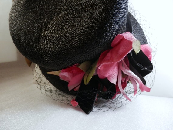 Beautiful Vintage Black Straw Cloche Hat with Net… - image 2