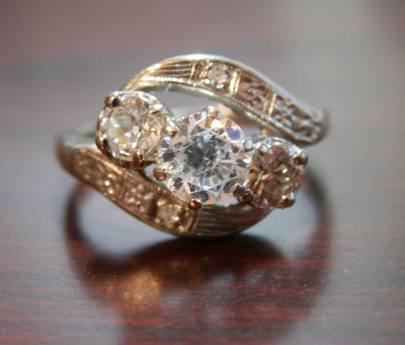 14K Gold .50ctw Side Diamonds Crossover Ring Circ… - image 7