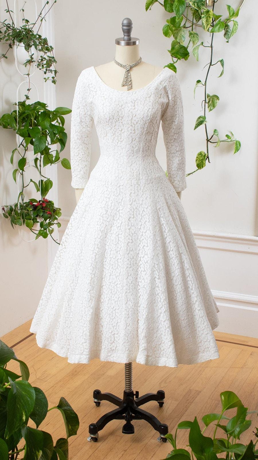 white 50s dress 1950s Halterneck Satin Floral Lace Vivien of Holloway bust 35.5 (89cm) A-Line Cocktail Dresses 1950s Dress