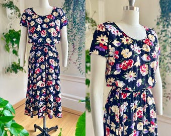 robe vintage des années 1980 | Robe de jour ajustée et évasée noire en rayonne à imprimé floral des années 80 et 40 | petit/moyen/grand