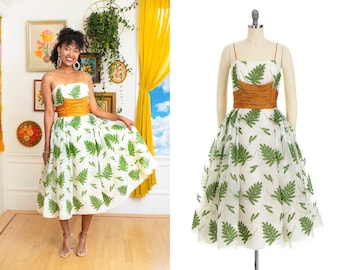 Vintage 1950s Party Dress | 50s Embroidered Ferns Leaf White Organza Tulle Fit and Flare Cupcake Gown (small)