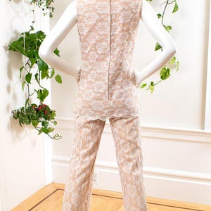 Vintage broekpak uit de jaren 70 | Jaren 70 LILLI DIAMOND Lace Overlay witbeige tuniektop hoge taille broek alternatieve bruid bijpassende 2-delige set | klein afbeelding 4