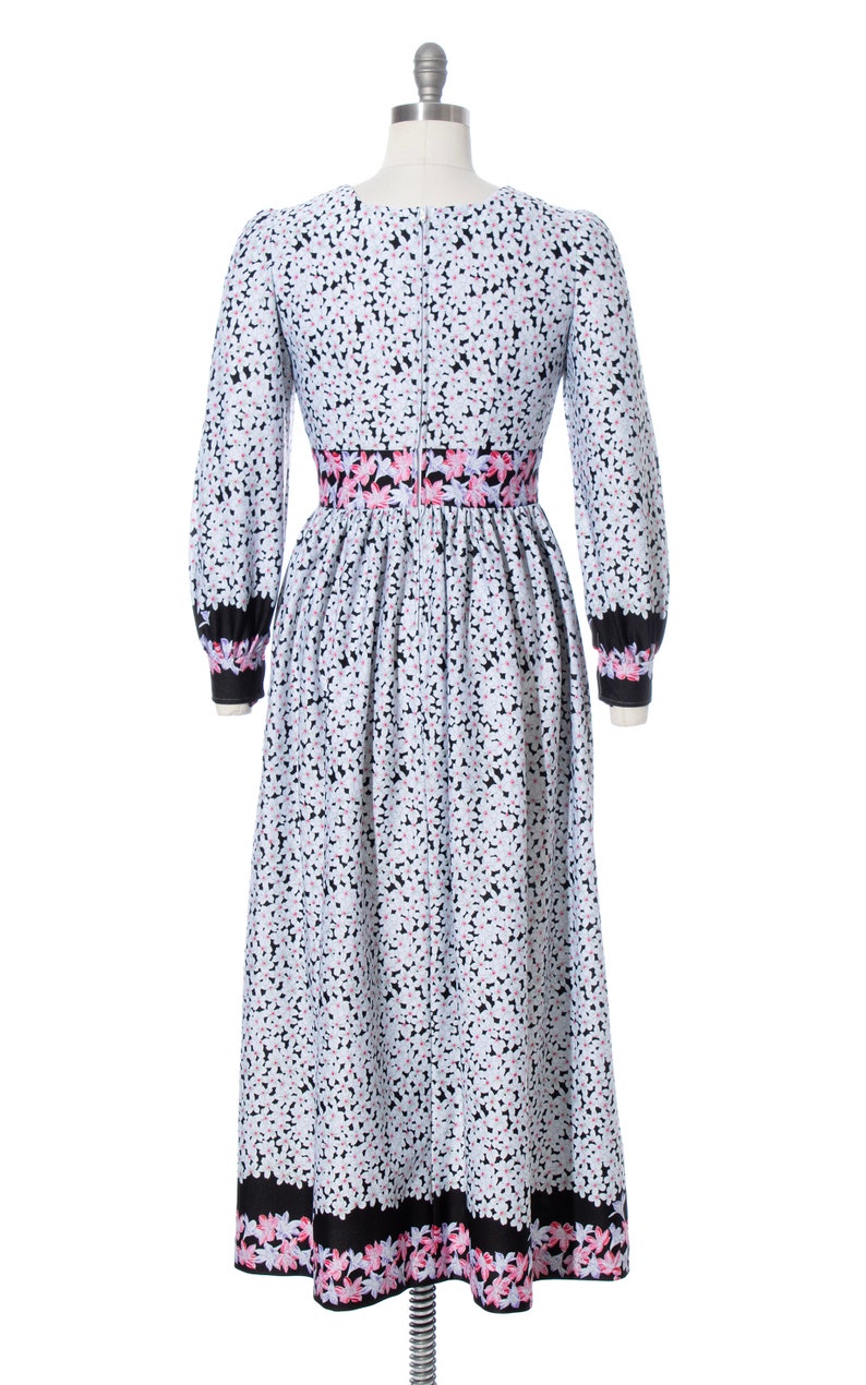 Vintage 1970s Maxi Dress 70s Floral Border Print White Fit and Flare Long Sleeve Polyester Jersey Day Dress small/medium image 4