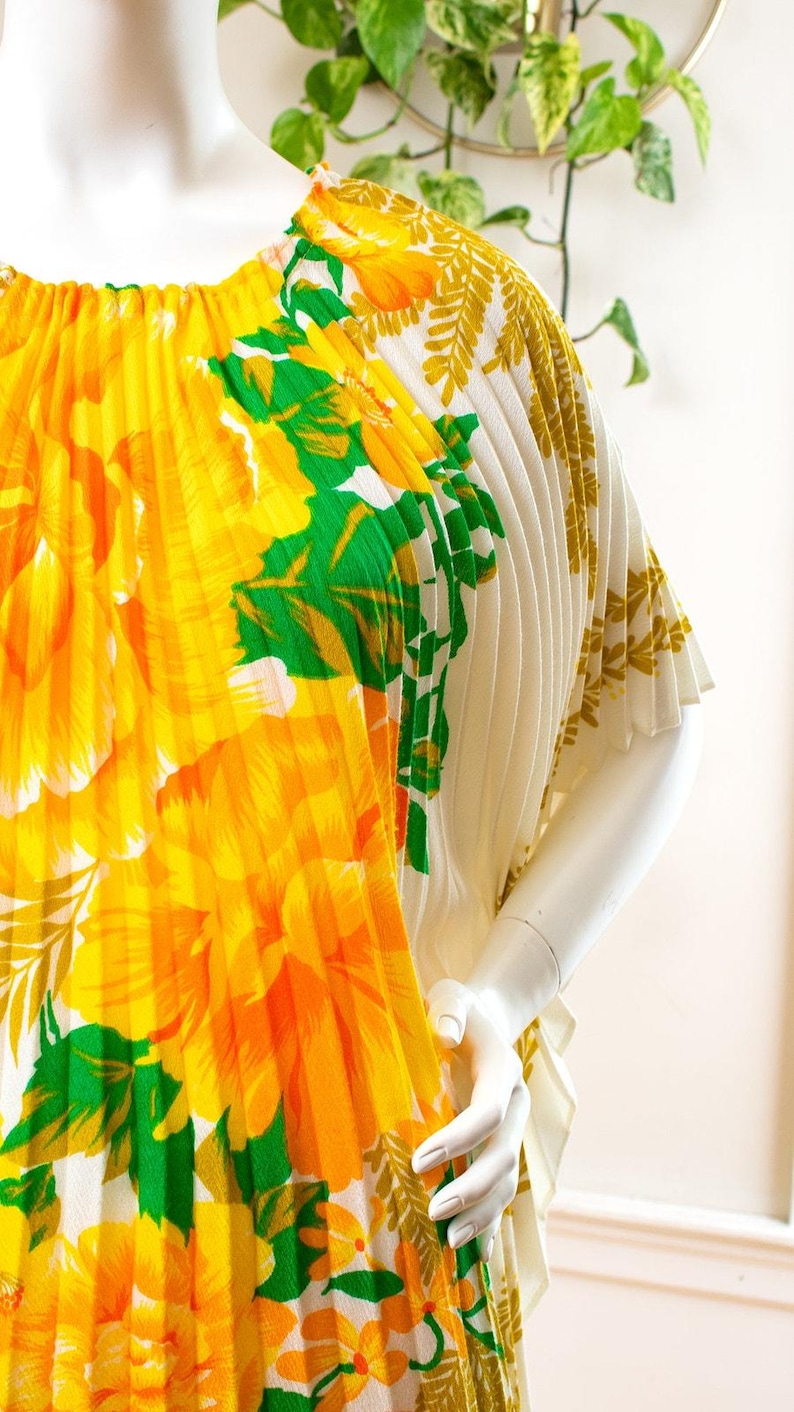 Vintage 1970s Kaftan | 70s Hawaiian Floral Barkcloth Accordion Pleated ...