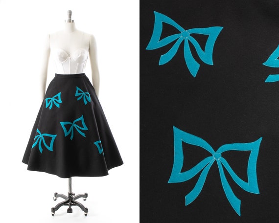 Vintage 1950s Skirt | 50s Bow Appliqué Black Wool… - image 1