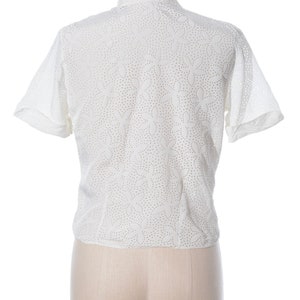 Vintage 1950s Blouse 50s Floral Cutwork White Rayon Short Sleeve Button Up Top large image 4