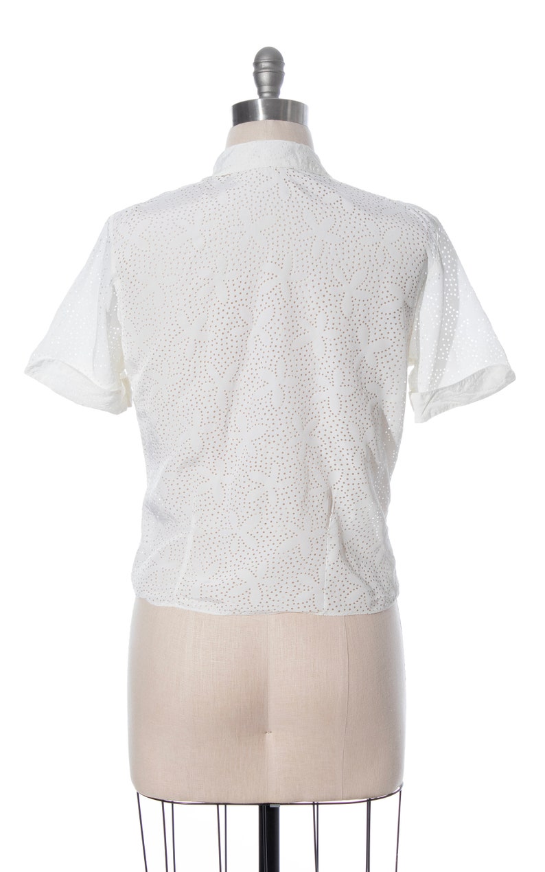 Vintage 1950s Blouse 50s Floral Cutwork White Rayon Short Sleeve Button Up Top large image 4