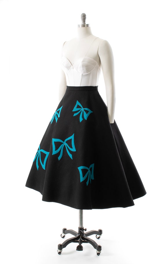 Vintage 1950s Skirt | 50s Bow Appliqué Black Wool… - image 3