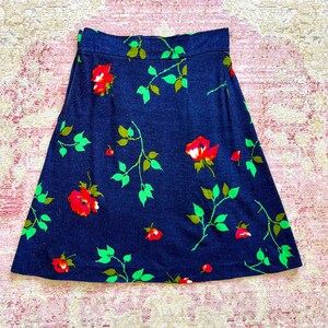 AS-IS Vintage 1960s 60s Rose Stems Floral Printed Jersey Knit Cotton Acrylic Navy Blue Red High Waisted A-Line Mini Skater Skirt small image 2