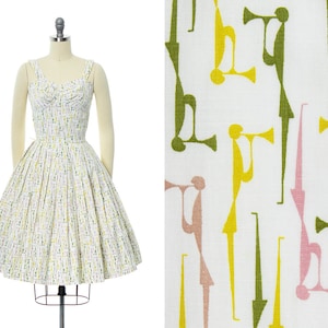 Vintage 1950s Sundress | 50s Musicians Trumpet Novelty Print Cotton Fit and Flare White Printed Full Skirt Day Dress (small)
