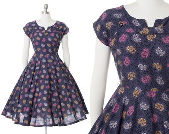 75 DRESS SALE /// Vintage 1950s Dress | 50s Paisley Leaf Printed Blue Purple Cotton Circle Skirt Day Dress (small)