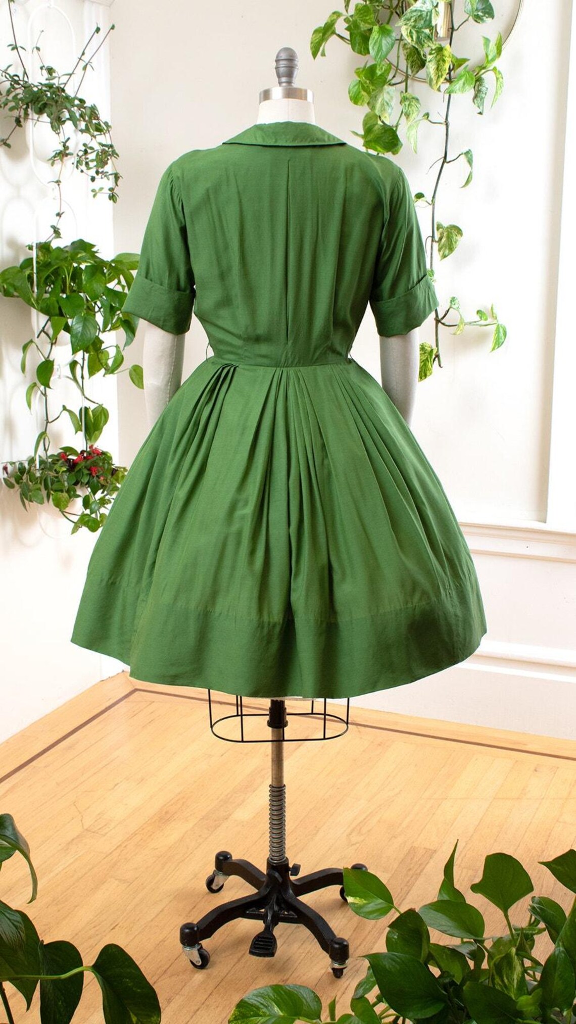 Vintage 1950s Shirt Dress | 50s ALFRED SHAHEEN Green Silk Shirtwaist Fit Flare Full Skirt Button Down Day Dress | small, foto 4 di 5