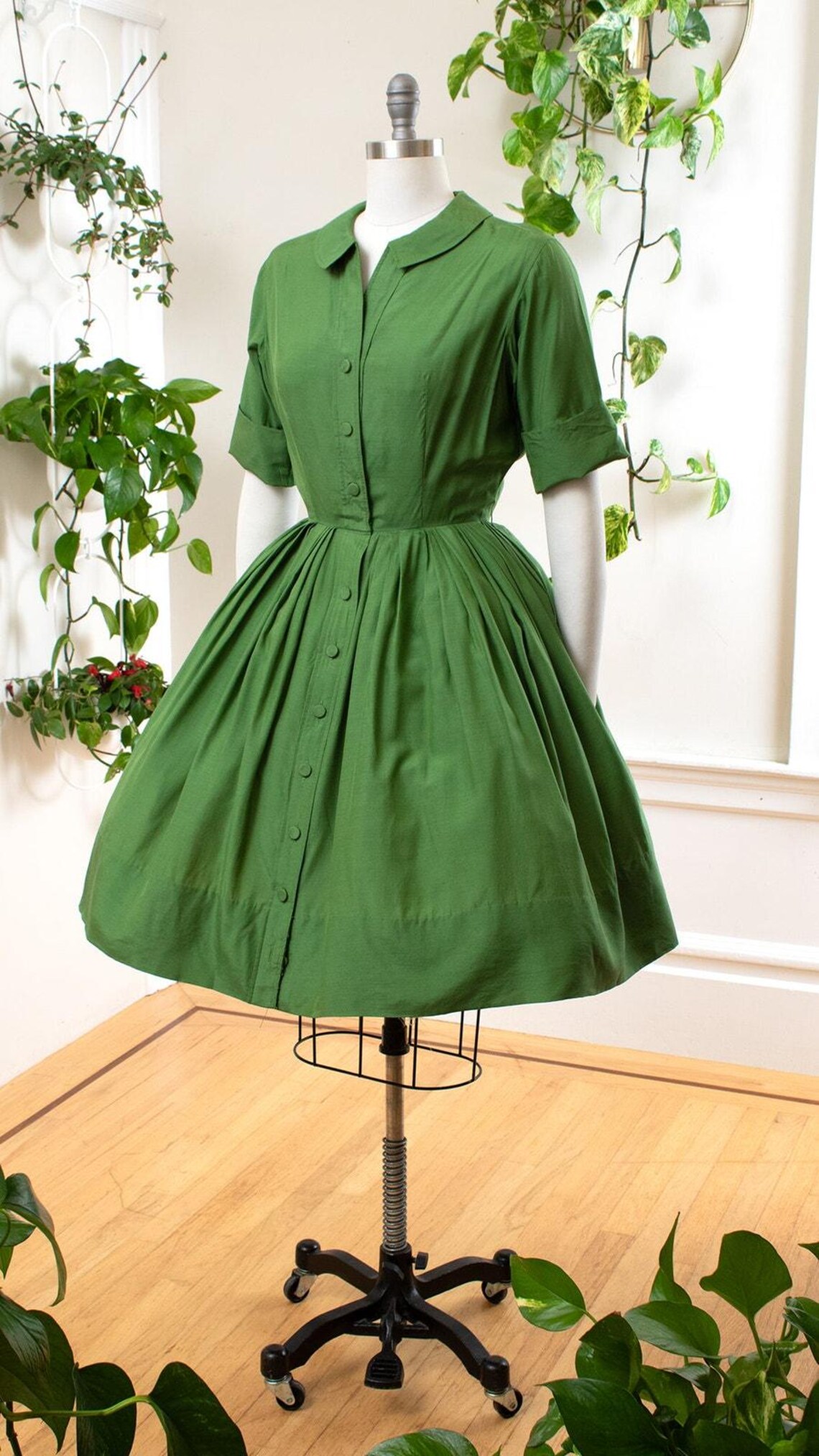 Vintage 1950s Shirt Dress | 50s ALFRED SHAHEEN Green Silk Shirtwaist Fit Flare Full Skirt Button Down Day Dress | small, foto 3 di 5