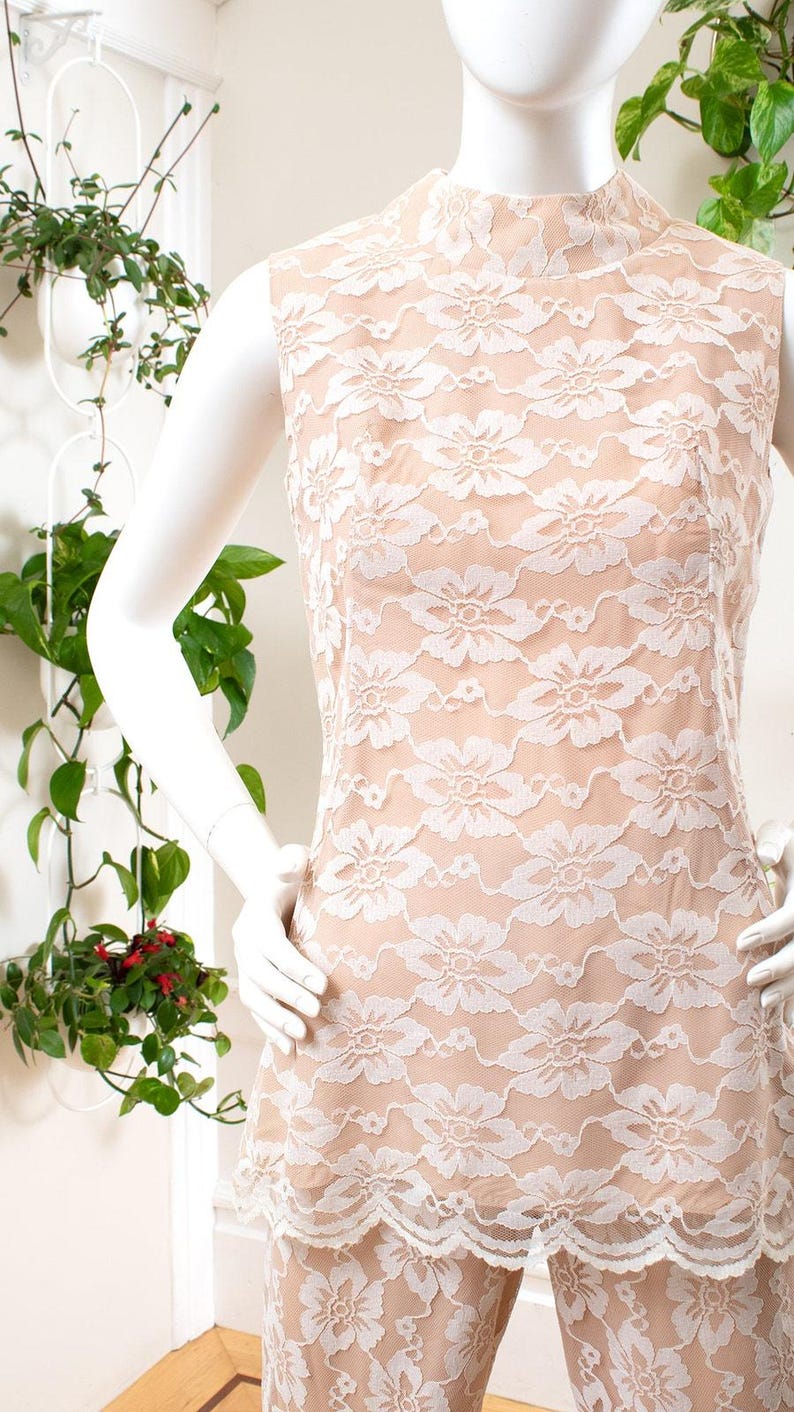 Vintage broekpak uit de jaren 70 | Jaren 70 LILLI DIAMOND Lace Overlay witbeige tuniektop hoge taille broek alternatieve bruid bijpassende 2-delige set | klein afbeelding 6