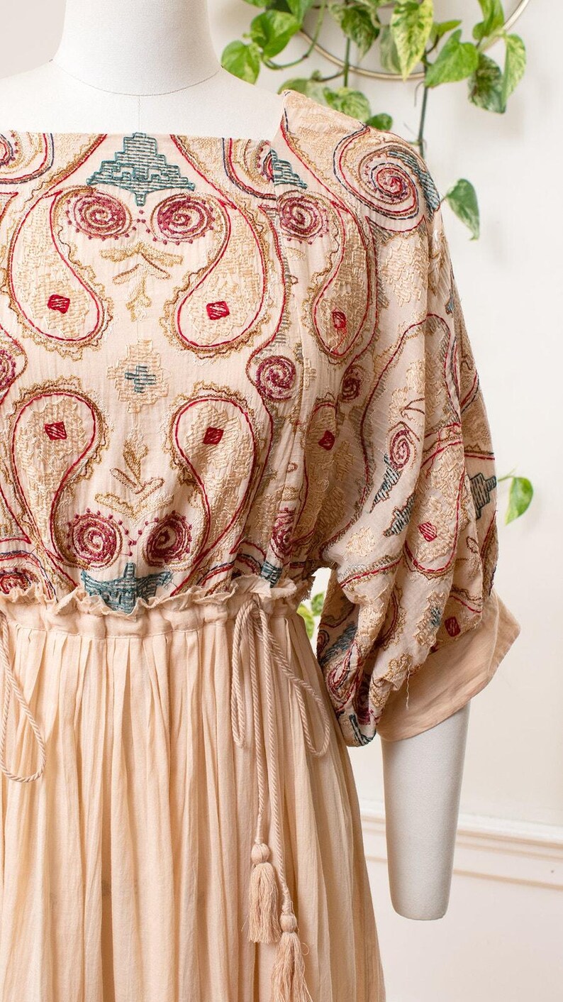 Vestido moderno estilo años 70 / FREE PEOPLE Paisley bordado crema beige algodón transparente manga globo Boho Festival de verano / pequeño/mediano imagen 6