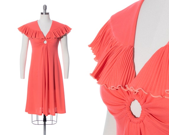 Vintage 1970s Dress | 70s Ruffled Capelet Hot Pea… - image 1