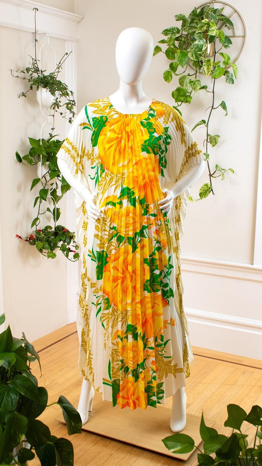 Vintage 1970s Kaftan | 70s Hawaiian Floral Barkcloth Accordion Pleated ...