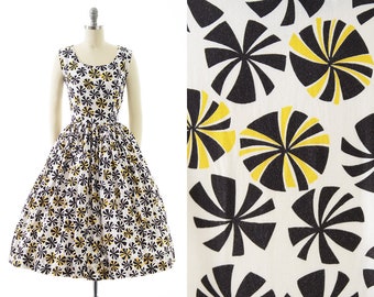 75 DRESS SALE /// Vintage 1950s Sundress | 50s Beach Ball Spiral Polka Dot Cotton White Full Skirt Day Dress (small)