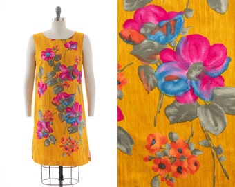 75 DRESS SALE /// Vintage 1960s Sundress | 60s Floral Printed Hawaiian Cotton Yellow Sleeveless Mini Shift Day Dress (medium)