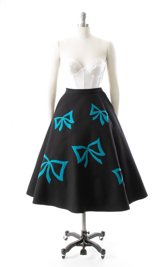 Vintage 1950s Skirt | 50s Bow Appliqué Black Wool… - image 2