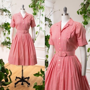 Abito camicia vintage anni &#39;50 / Abito da giorno a camicia aderente e svasata in cotone a quadri rossi a quadretti anni &#39;50 / piccolo