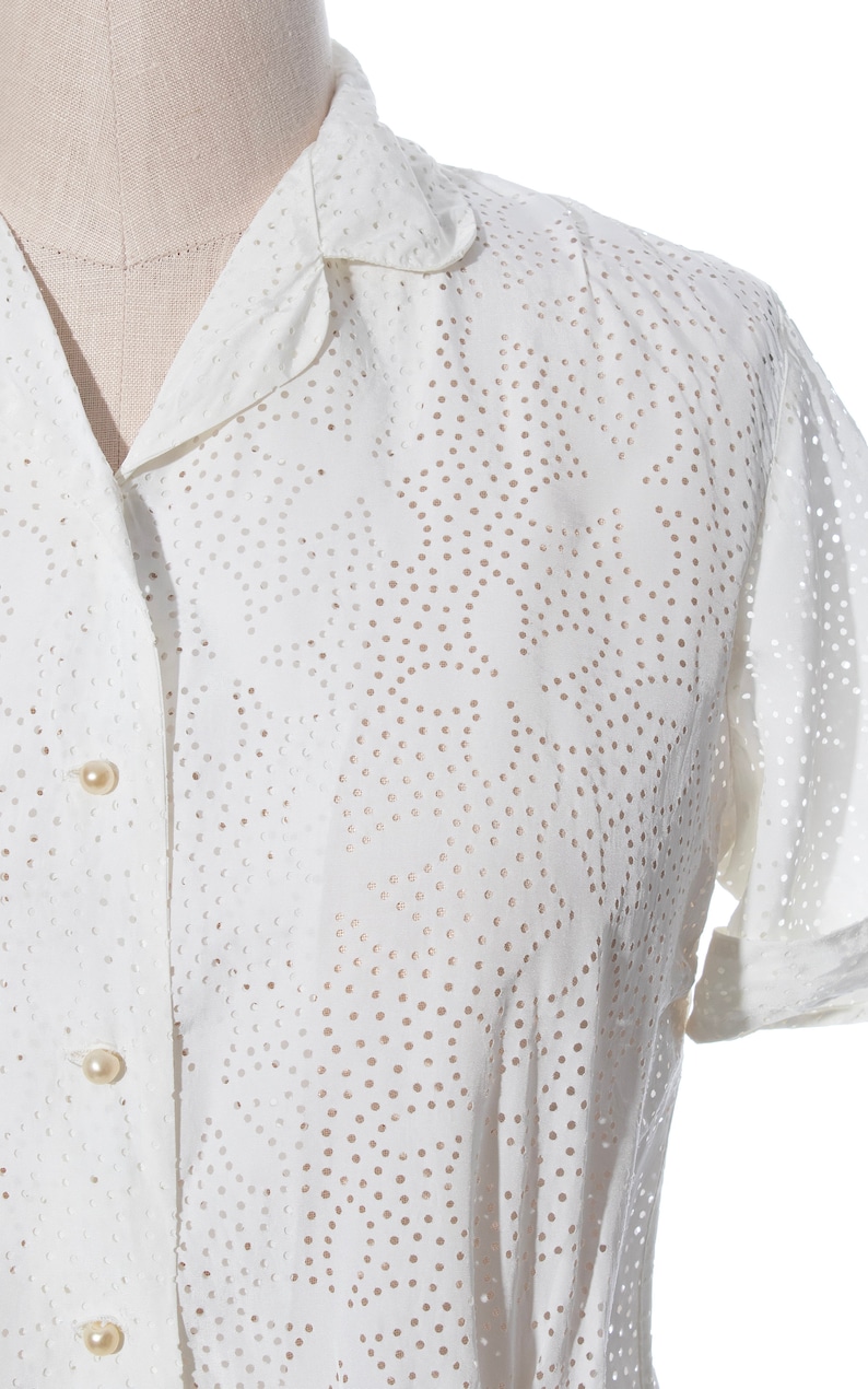 Vintage 1950s Blouse 50s Floral Cutwork White Rayon Short Sleeve Button Up Top large image 6