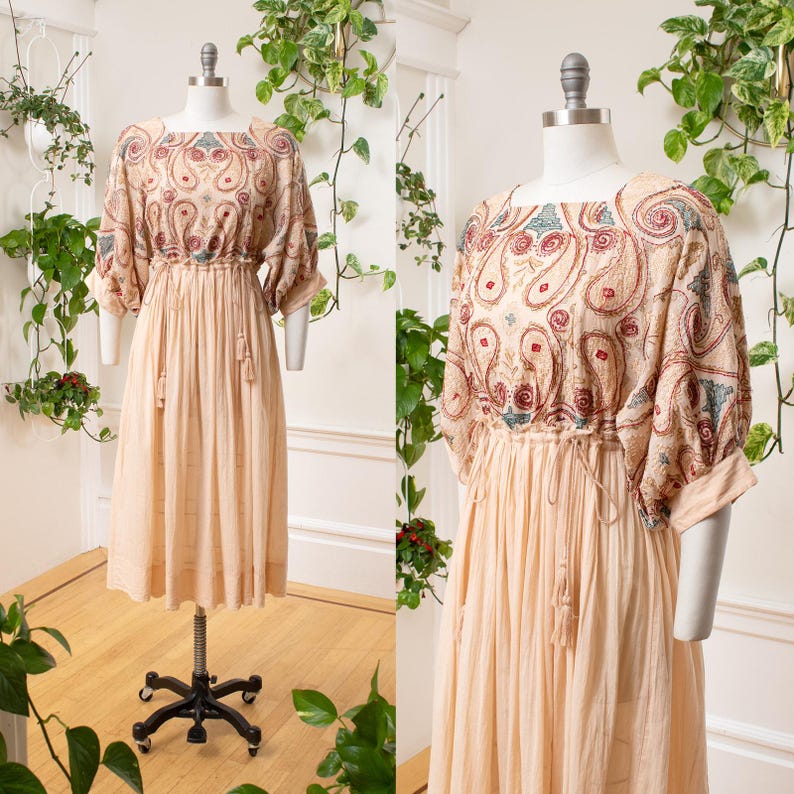 Vestido moderno estilo años 70 / FREE PEOPLE Paisley bordado crema beige algodón transparente manga globo Boho Festival de verano / pequeño/mediano imagen 1