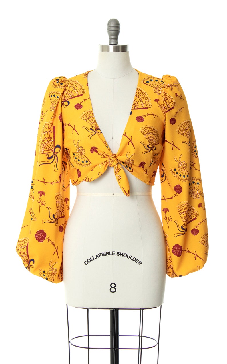 Modern 30s 40s Style Blouse DEADSTOCK Laura Byrnes Pin Up Girl Novelty Print Fans Roses Floral Yellow Long Sleeve Crop Top small/medium image 2