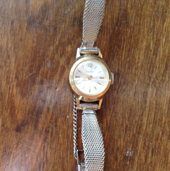 Ladies Timex Watch Gold Toned Metal Mesh Band & Ch