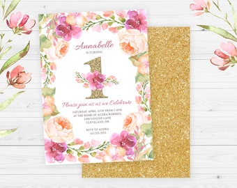 Può includere: Un invito stampabile floreale rosa e bianco con accenti di glitter dorato. L'invito è per una festa di primo compleanno per una bambina di nome Annabelle. Il testo sull'invito recita: "Unisciti a noi per festeggiare Sabato 15 aprile dalle 14:00 alle 16:00 presso la casa di Audra Roberts 1409 Wescon Lane Cleveland, OR RSVP ad Audra 413.555.5555"