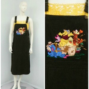 Vintage des années 90 Disney Winnie l’ourson cavalier en velours côtelé marron robe, jupe salopette, jupe, pull ensemble, ensemble robe salopette, Skirtalls