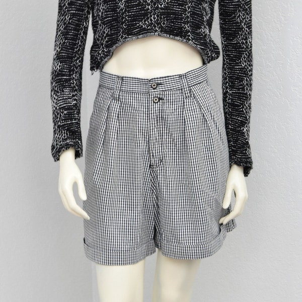Vintage 80s Black and White Checked High Waisted Shorts, Gingham Pleated Shorts, Cuffed Shorts, Wide Leg High Rise Shorts, Size M