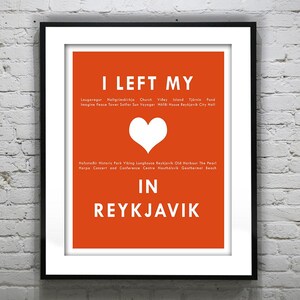 Puede incluir: Un p&oacute;ster naranja con texto blanco que dice "Dej&eacute; mi coraz&oacute;n en Reikiavik". El p&oacute;ster enumera varias atracciones en Reikiavik, Islandia.